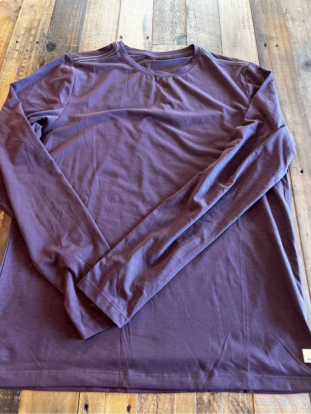 Vuori Current Tech Tee Long Sleeve Mens Medium Plum Performance Training Shirt